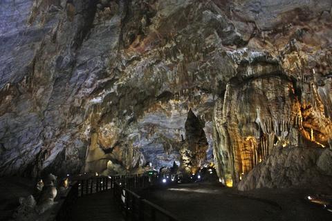 Phong Nha cave - Paradise cave Tour from Dong Hoi Vietnam